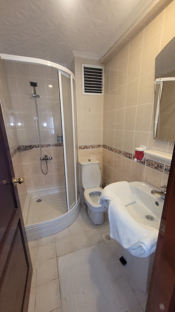 Mehmet Bey Hotel 68/70