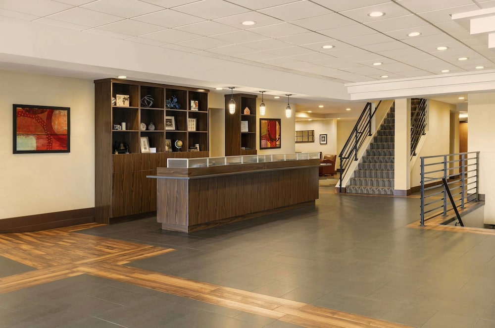 Royle Hotel Milwaukee Airport 8/64