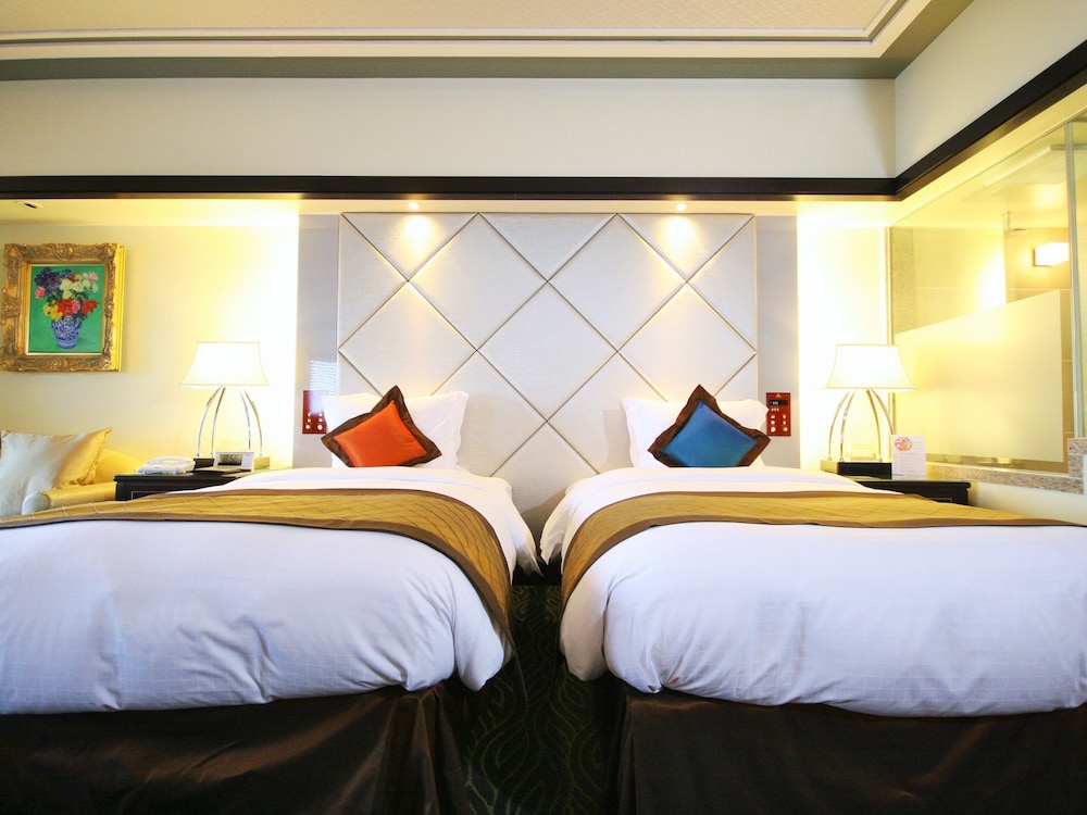 Royal, Pool, Executive, Suite, Lounge Access