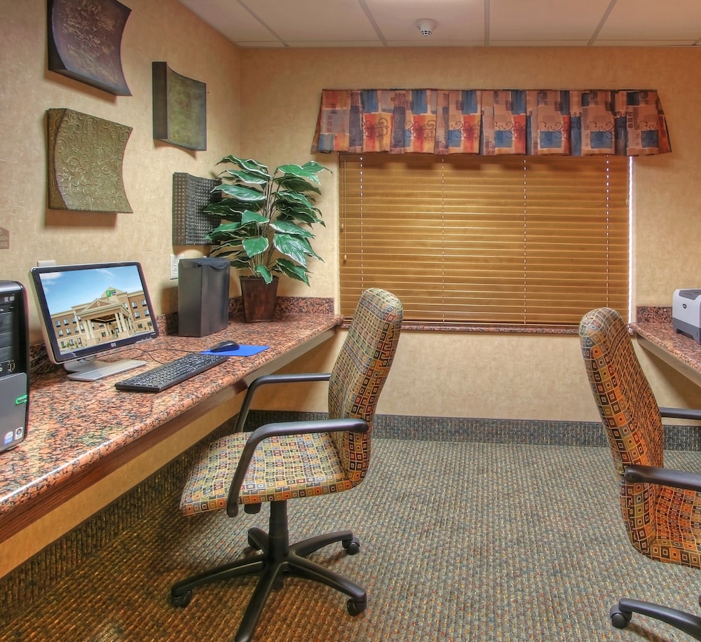 Holiday Inn Express Hotel Suites Las Vegas 52/57