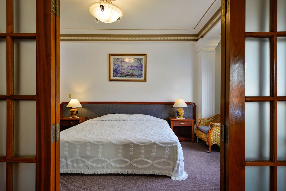 The Spring Hotel 21/56