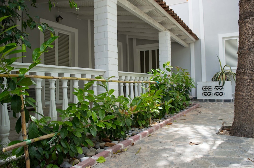Paradise Beach Hotel 45/50
