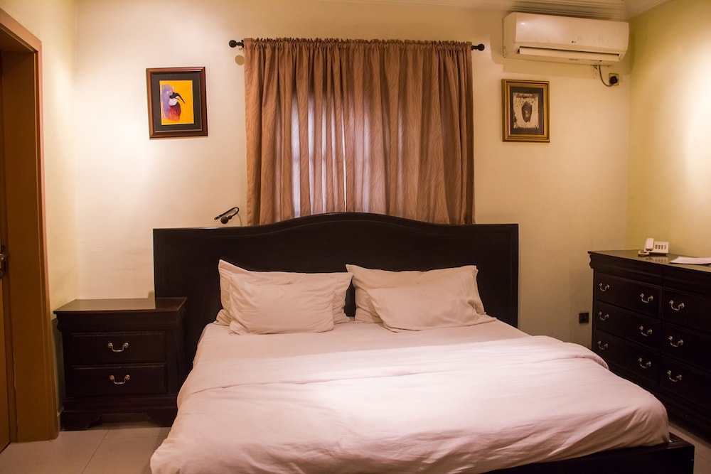 جناح جونيور بسرير كوين وسريرين منفصلين، Tivoli Residence & Bar 4/8