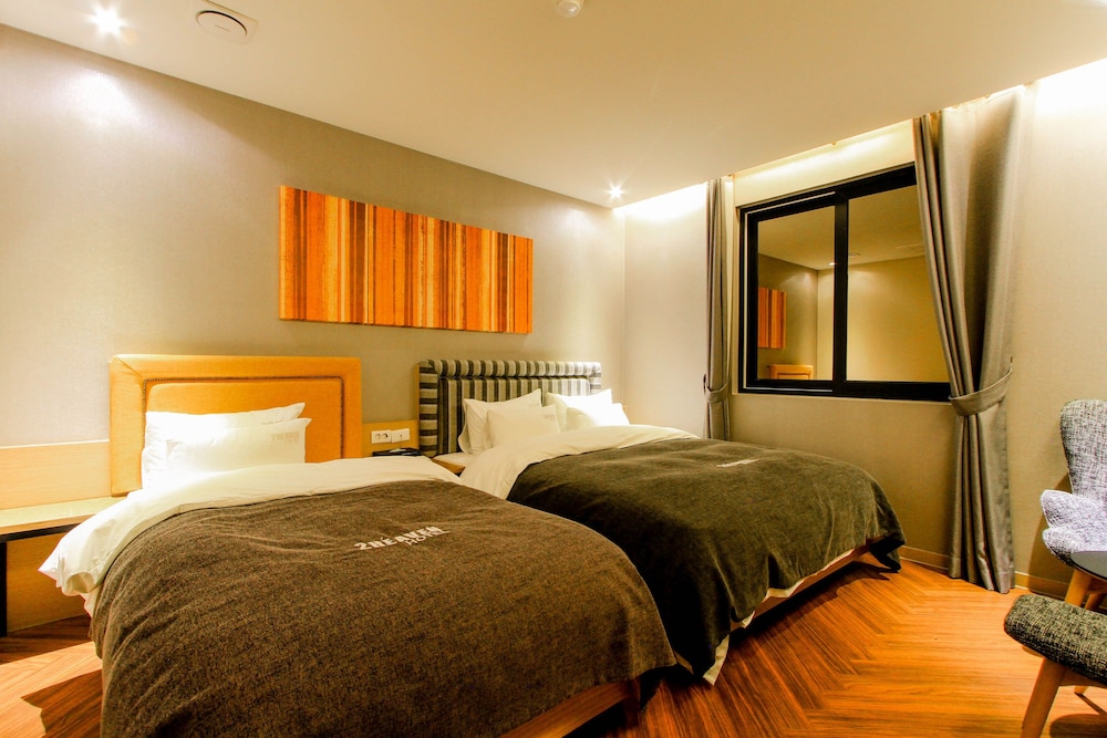 2 Heaven Hotel 10/69