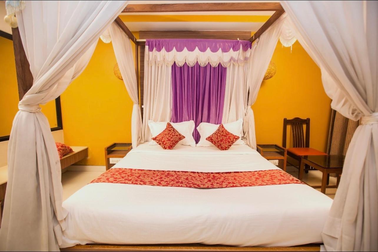 Hotel Maneck Residency 18/25