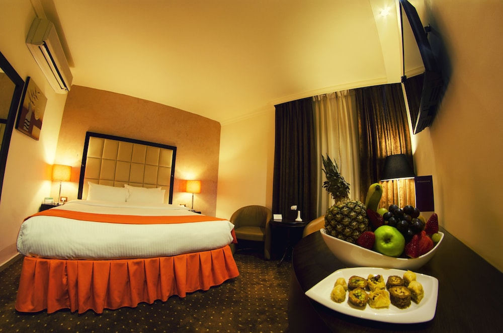 Meneur Hotel 9/29