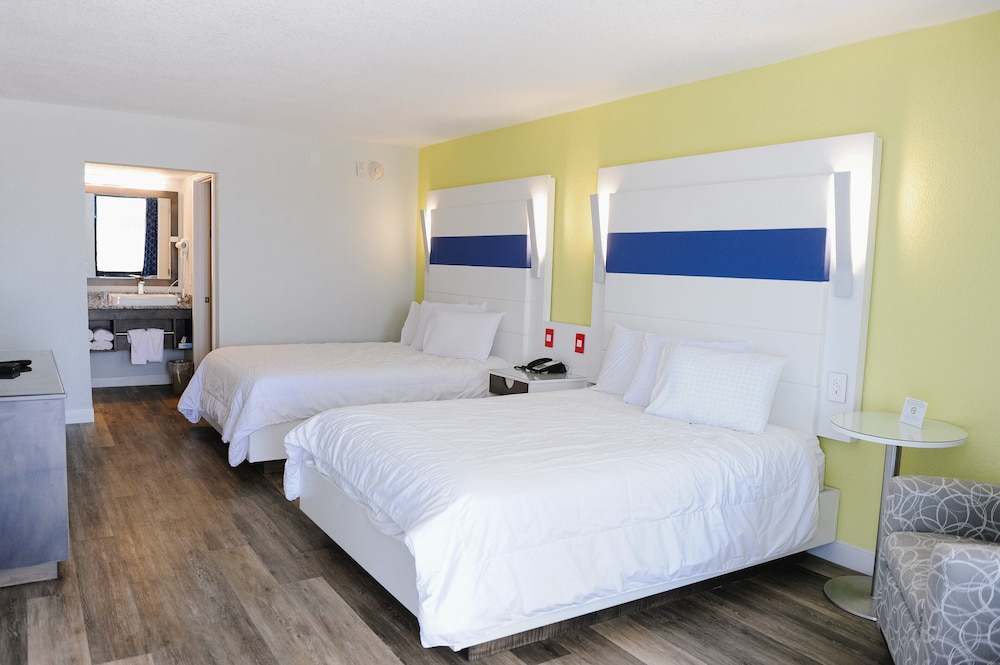 STANDARD, 2 QUEEN BEDS