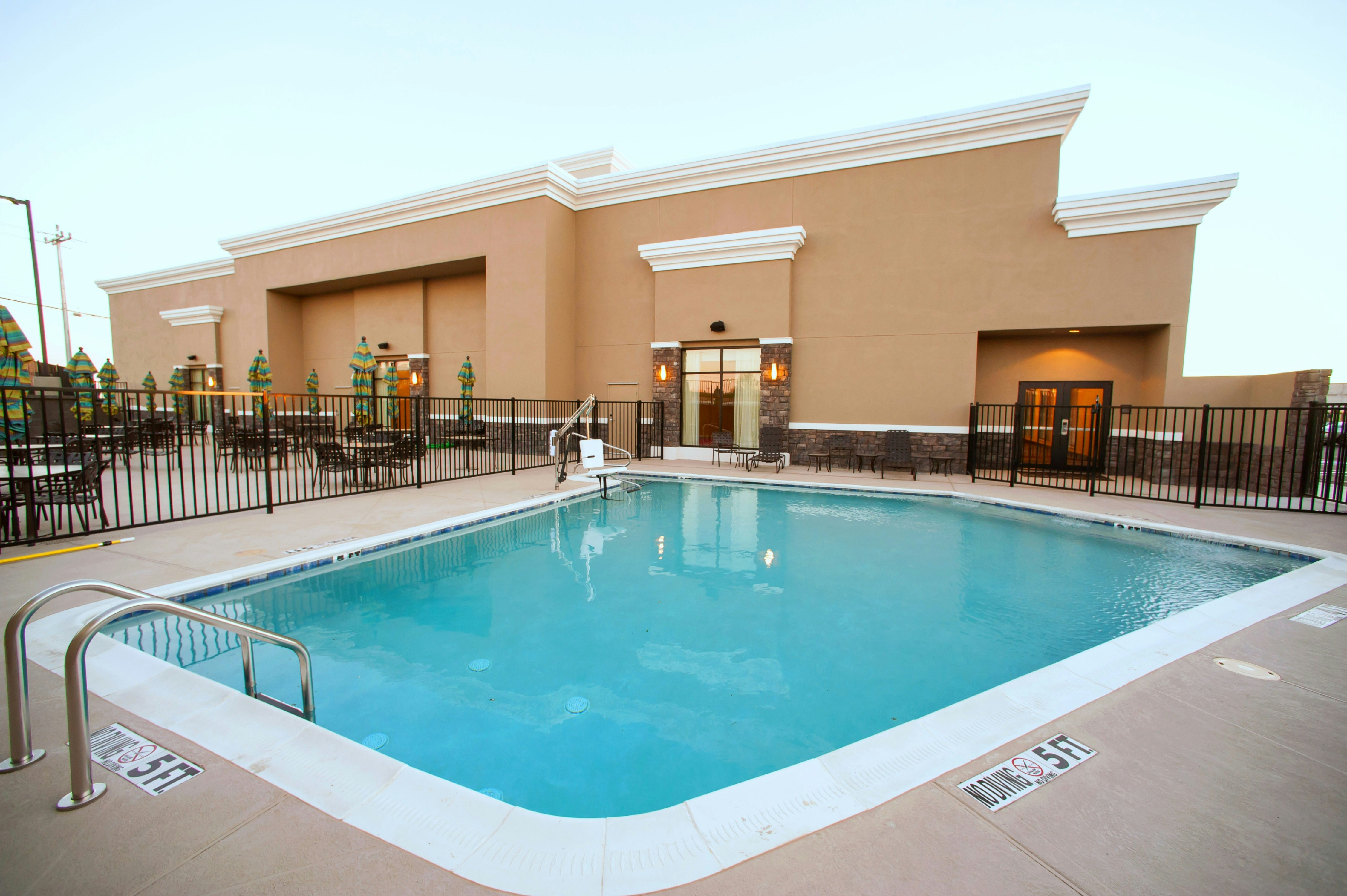 HILTON GARDEN INN SAN ANTONIO-LIVE OAK CONFERENCE CENTER 48/76