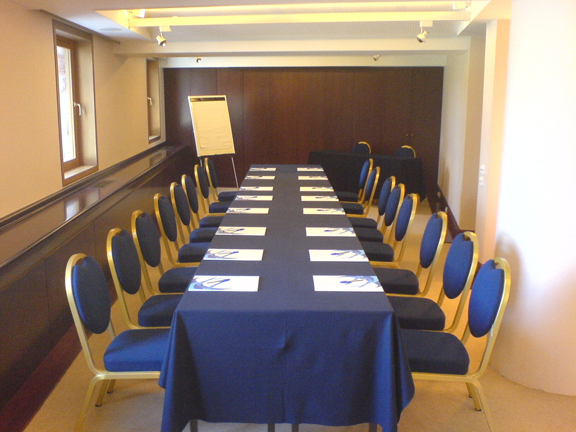 Amphitryon Hotel 15/23