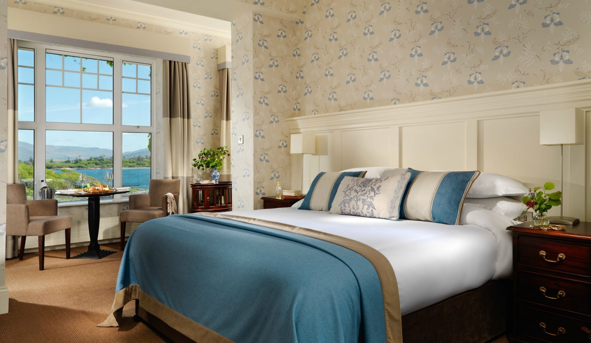 EXECUTIVE, DOUBLE BED, SEA VIEW