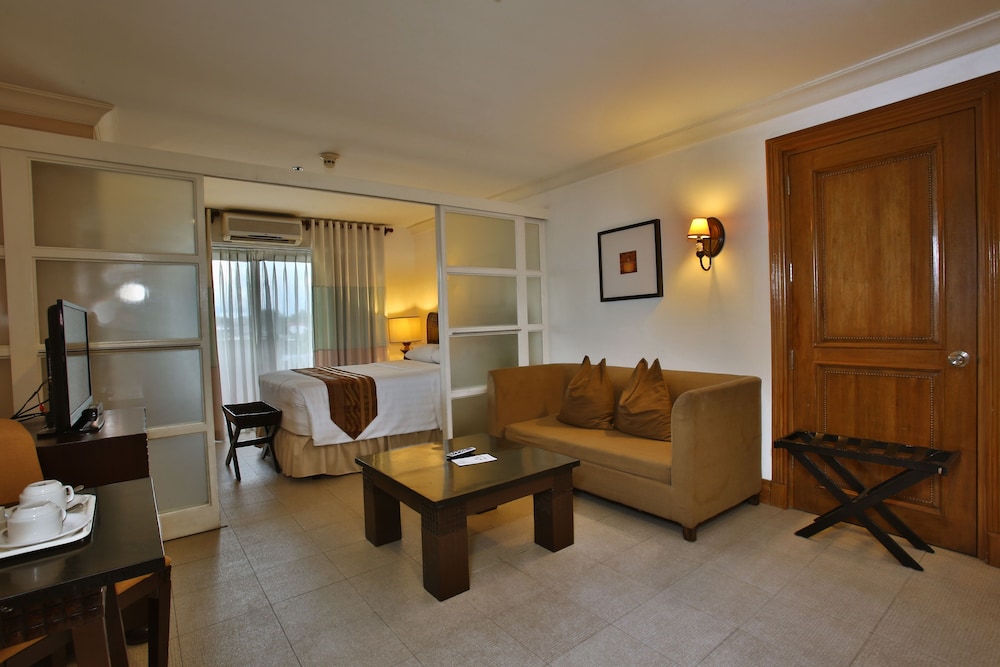 Crown Regency Suites Mactan 48/74