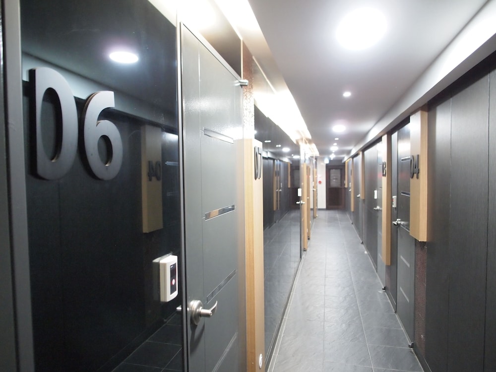 Hostel J Stay 35/36