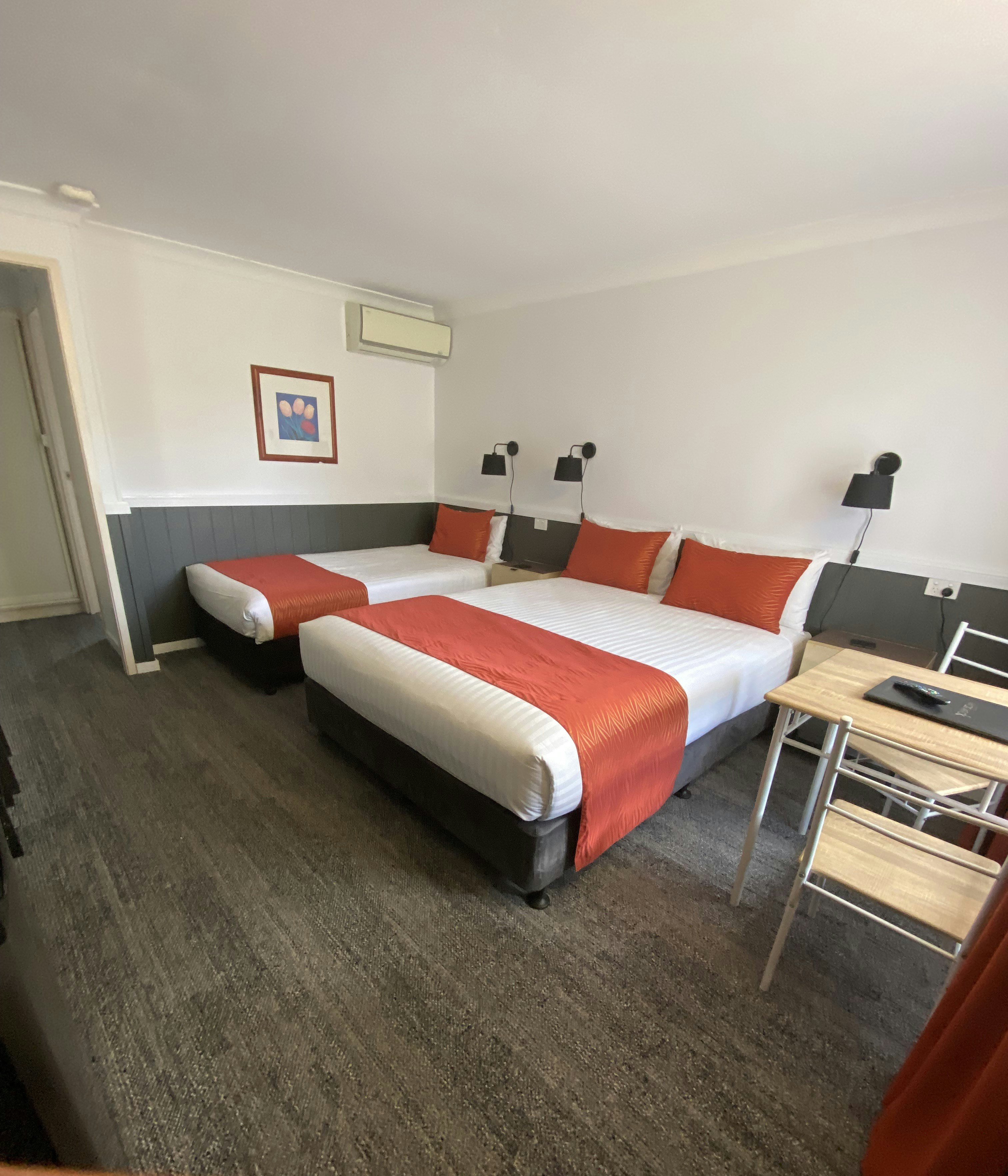 Centre Point Mid City Motor Inn 2/5