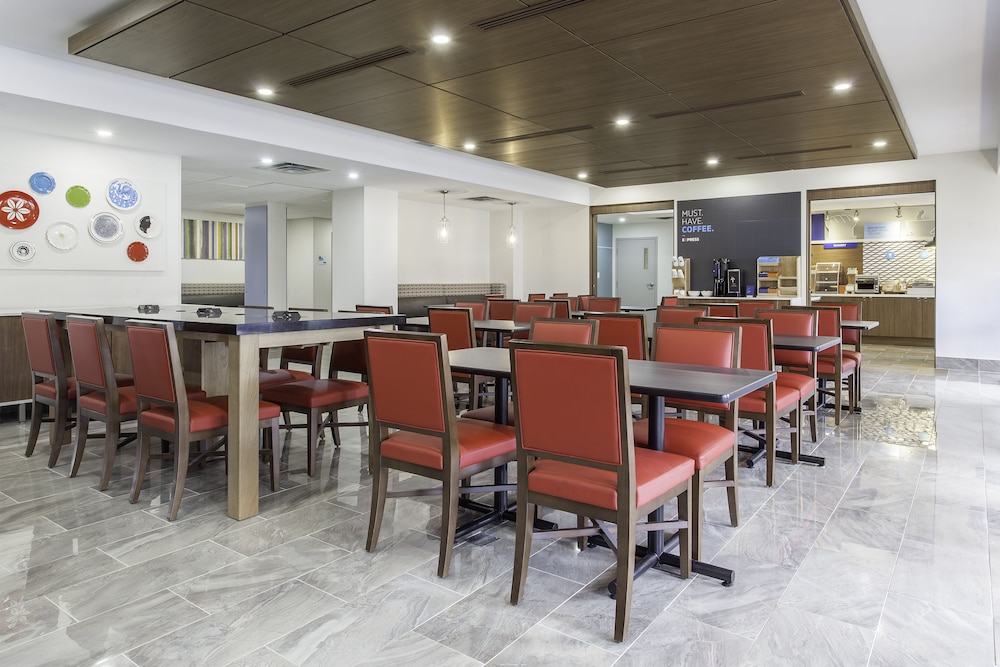 Holiday Inn Express & Suites Mississauga-Toronto Southwest, an IHG Hotel 52/71