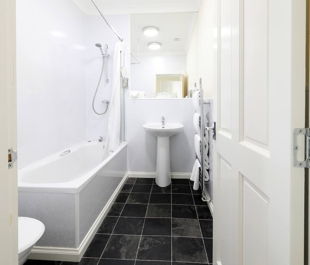 Woodland Bay Hotel 47/50