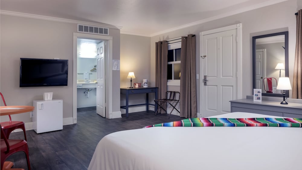 Palm Canyon Hotel and RV Resort 54/73