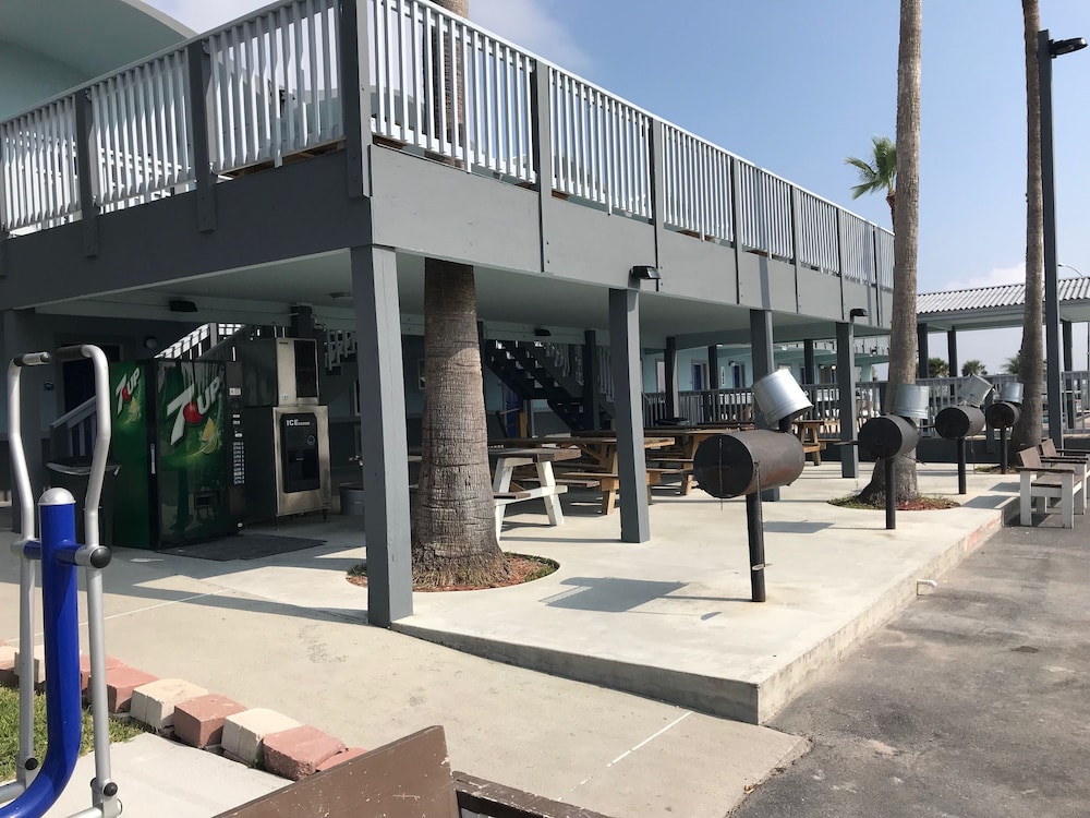 Blue Wave Inn 36/50
