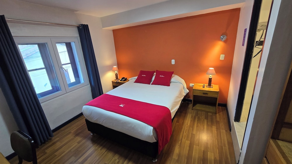 ROOM, DOUBLE BED