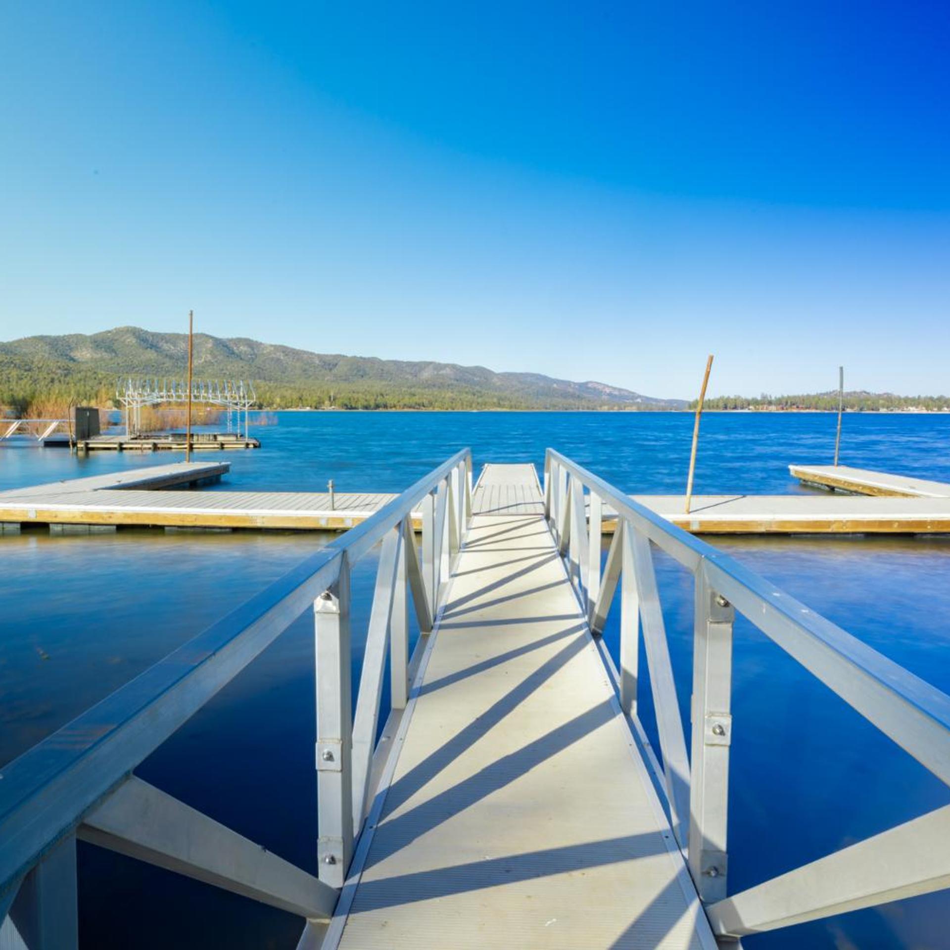 Sunrise Lakefront Family Cabin by Big Bear Vacations 1/39