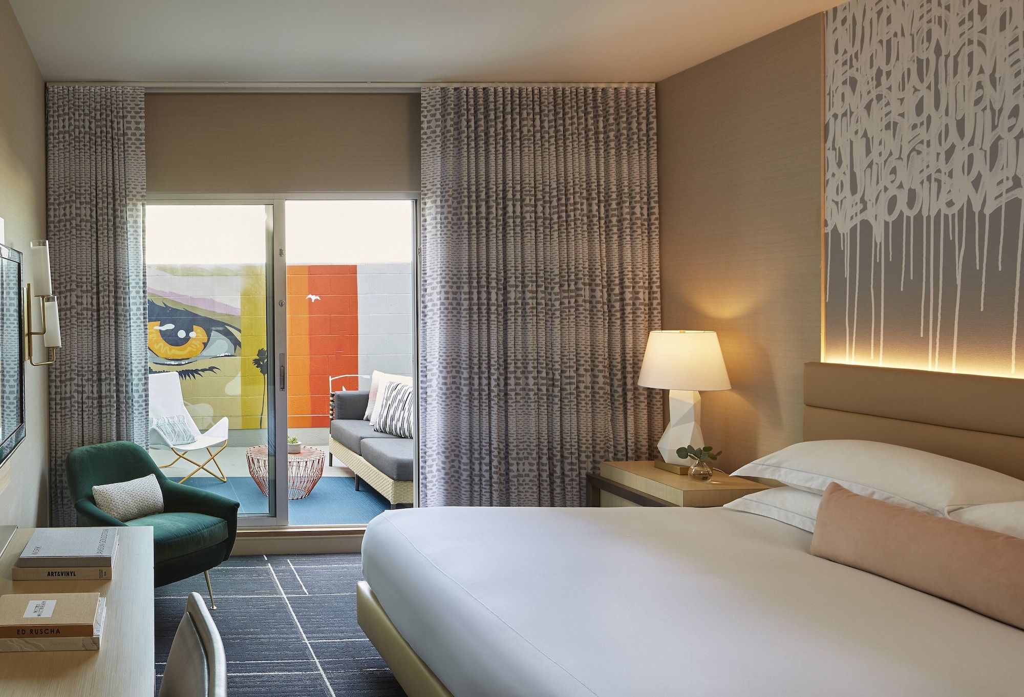 Room, King Bed, Hollywood Hills View, Hill View