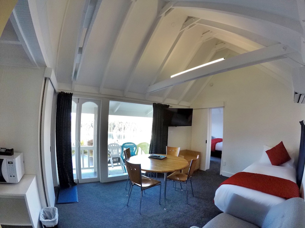 Colonial Village Motel 42/62
