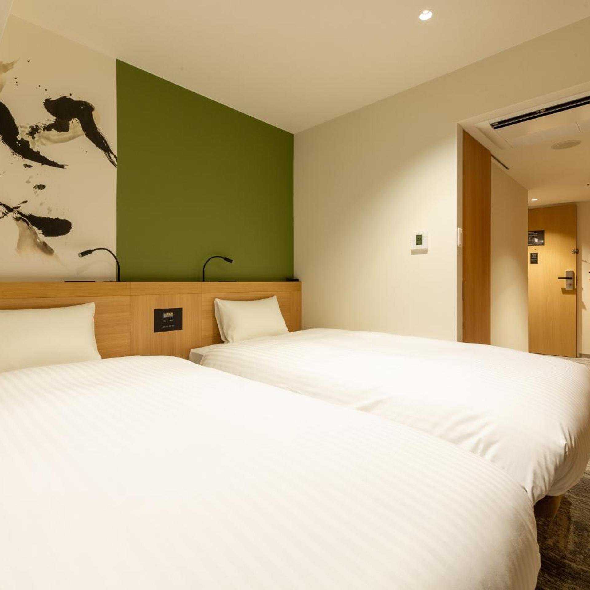 ROOM, TWIN BEDS