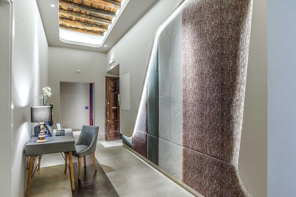 Via Veneto Prestige Rooms 8/59