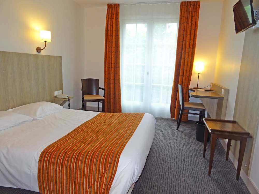BRIT HOTEL LA CROIX BLANCHE 13/60