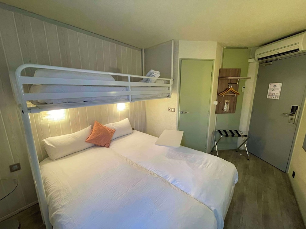 Brit Hotel Chambery 11/55