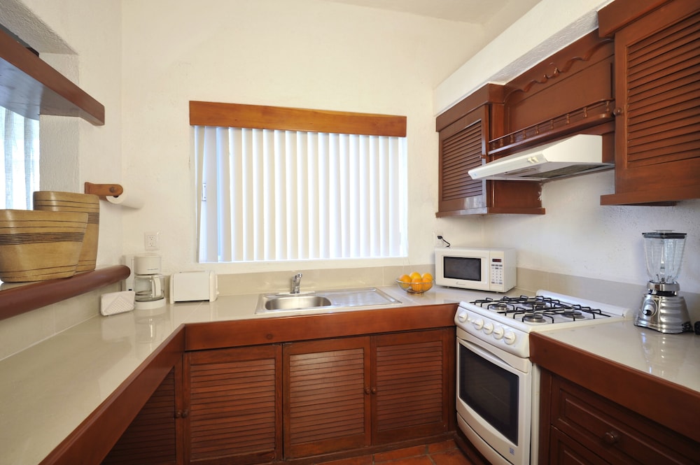 Las Palmas Condominios 33/36