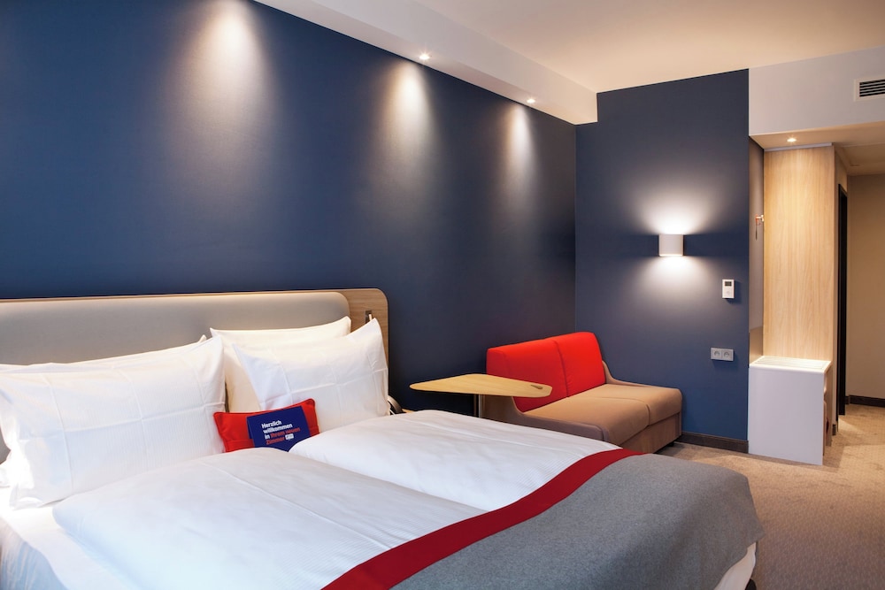 Standard, Double Bed, City View