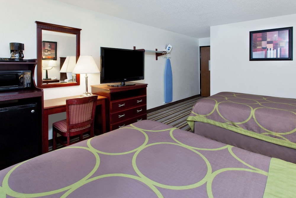 Super 8 by Wyndham Tuscaloosa 19/47