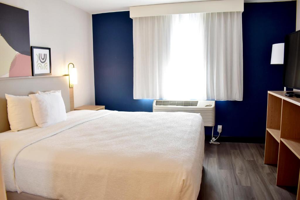 ROOM, KING BED, MOUNTAIN VIEW, SOFA, BALCONY