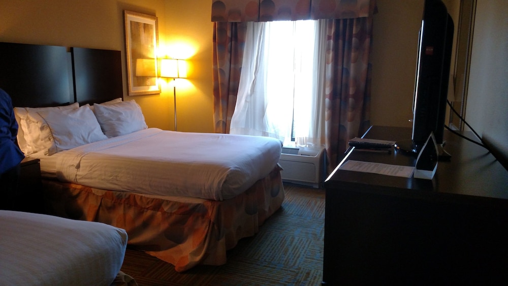 Holiday Inn Express Hotel And Suites Perry 12/48
