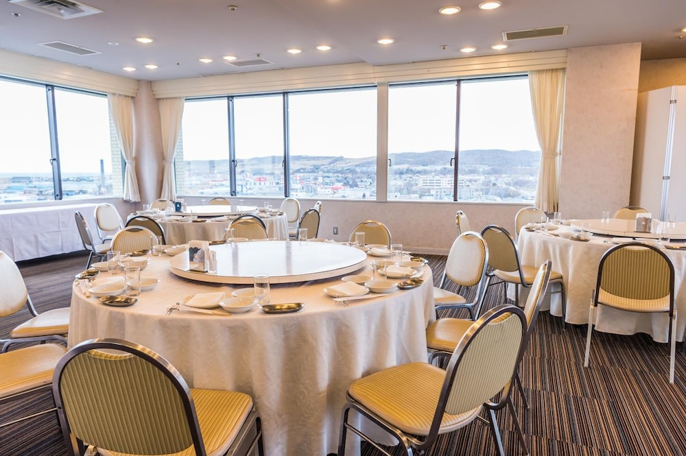 Shizunai Eclipse Hotel 50/61