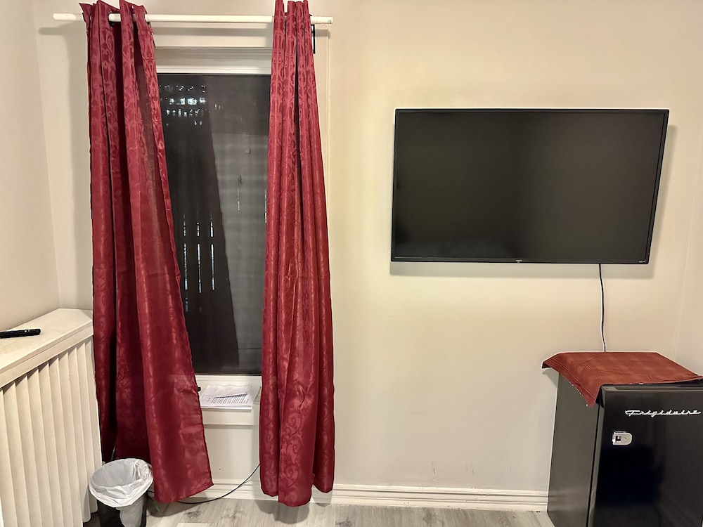 Toronto Furnished Living 46/52