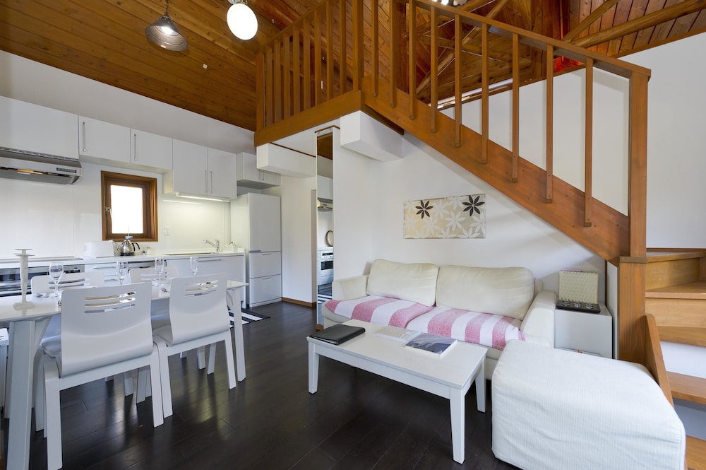 Nupuri Cottage 6/18