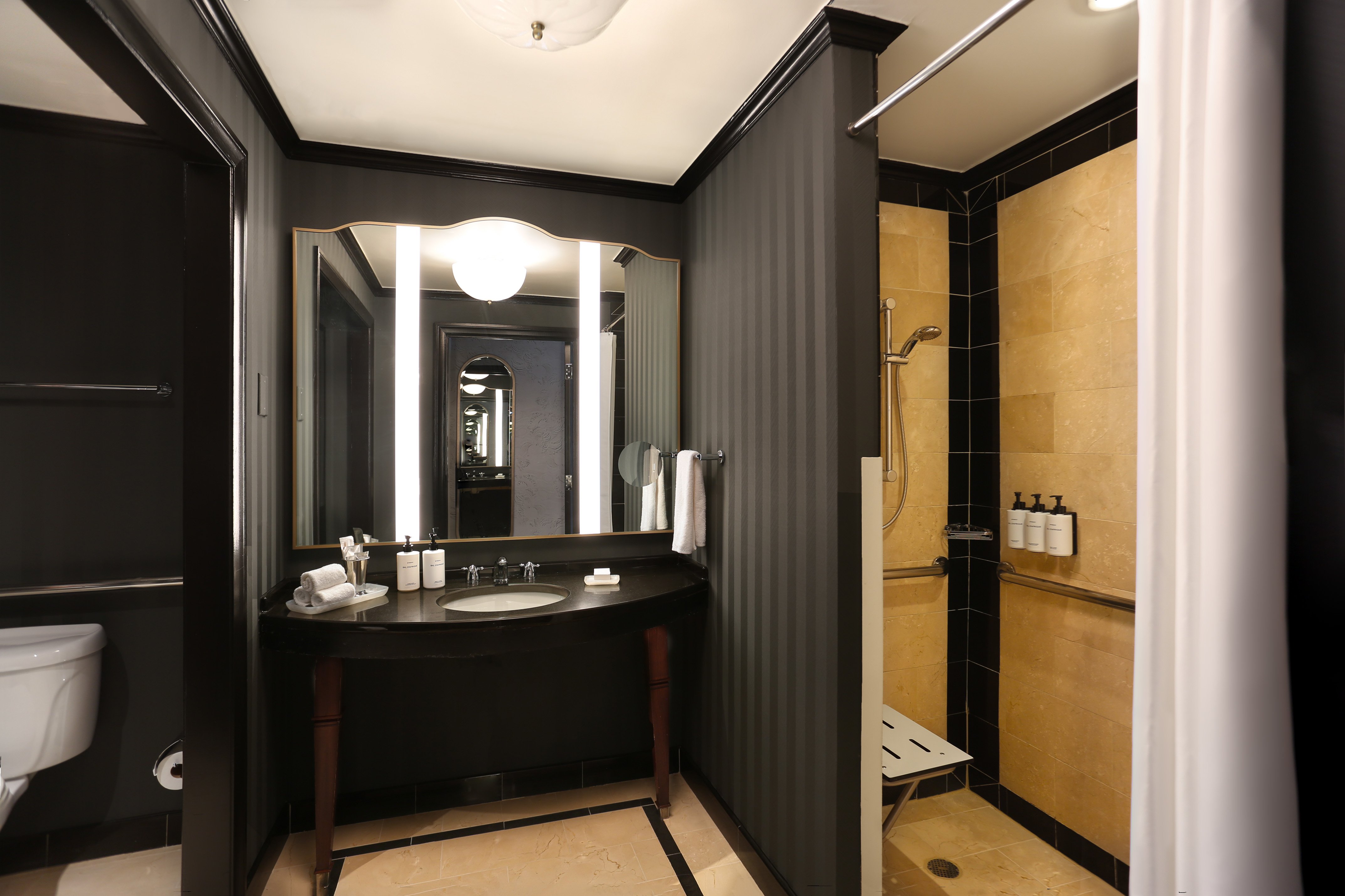 Room, King Bed, Club Floor, Accessible