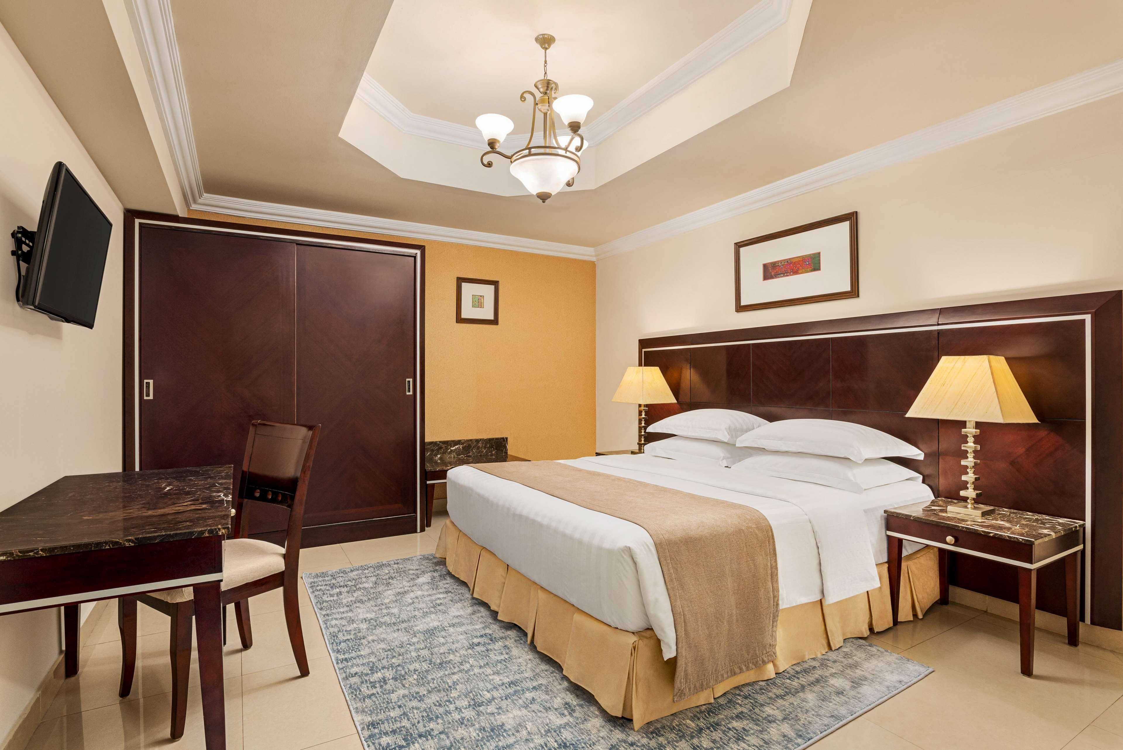 Suite, King Bed