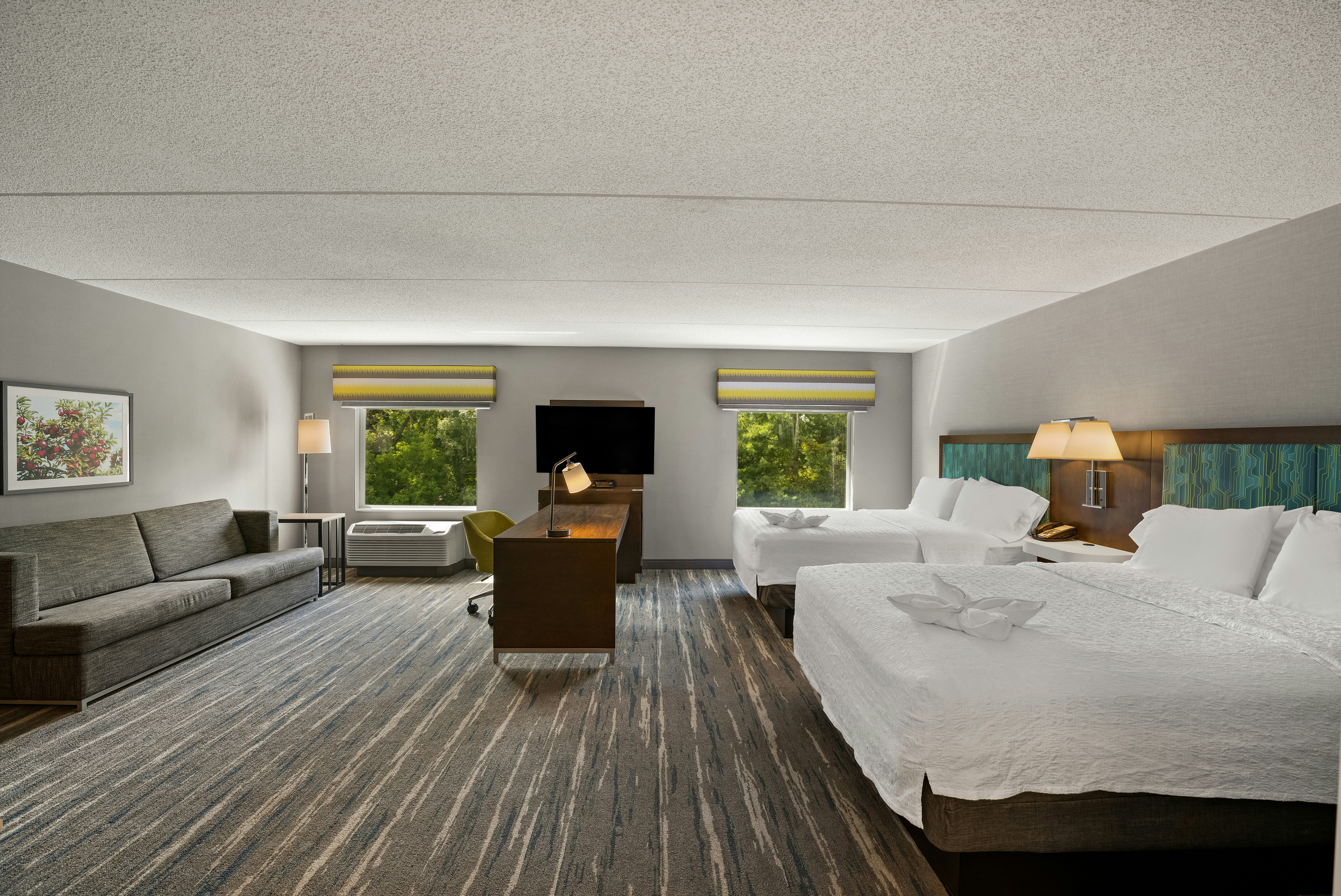 Studio, 2 Queen Beds, Sofa
