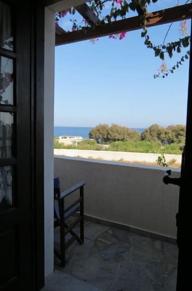 Anna Traditional Apartments 64/68