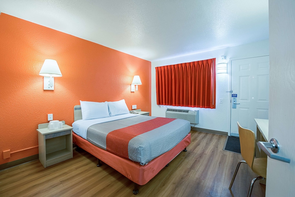 Motel6 Hammond, IN - Chicago Area 38/59