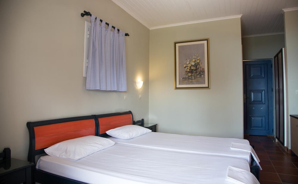 Ionio Hotel 12/74