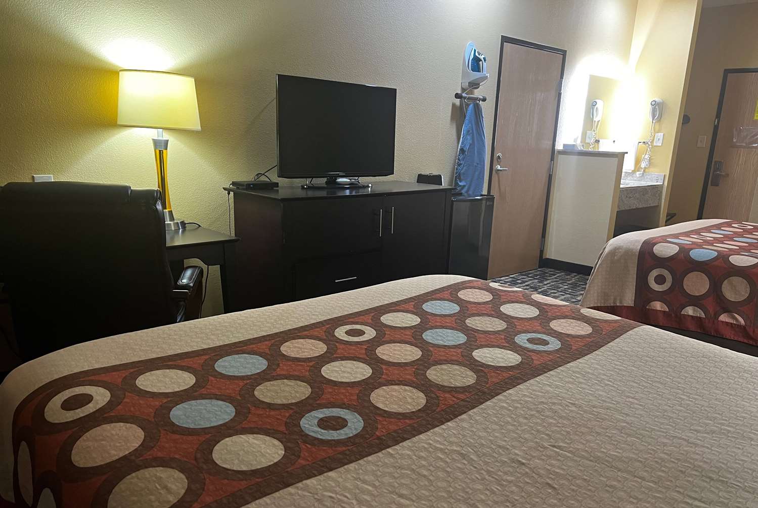 Super 8 by Wyndham Pasadena 16/25