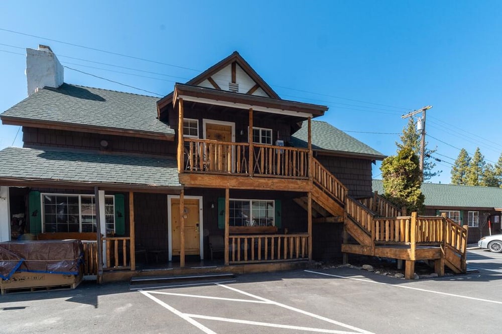 Red Wolf Lakeside Lodge 3/60