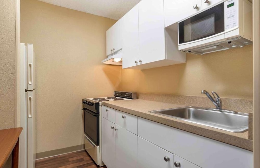 Studio 6 Suites Jackson Ridgeland MS 54/56