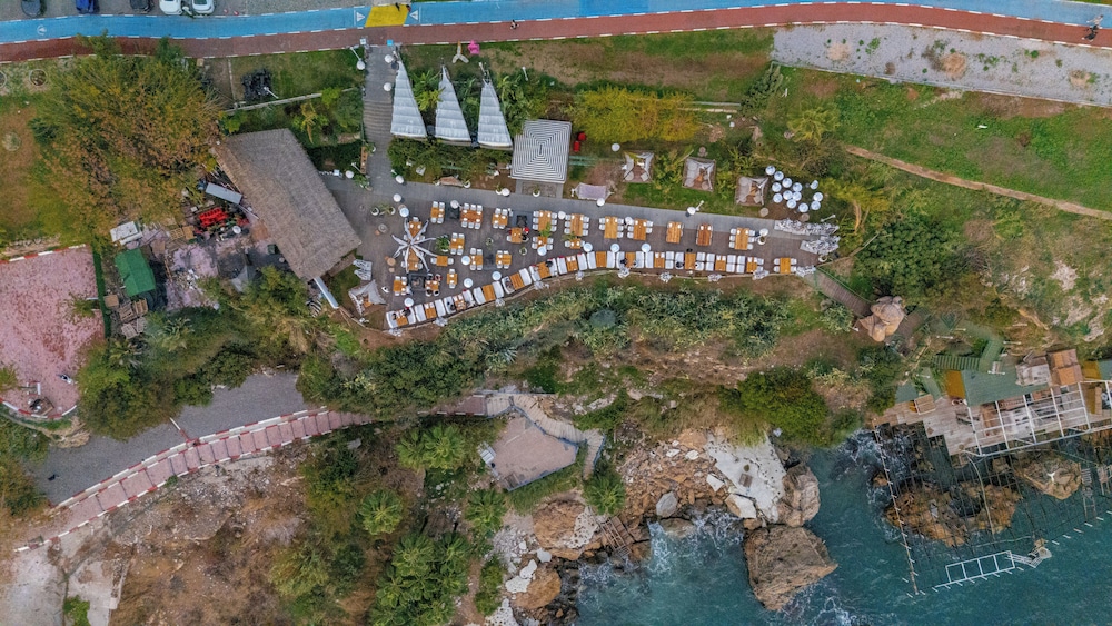Lucky Monkey Hotel 4/50