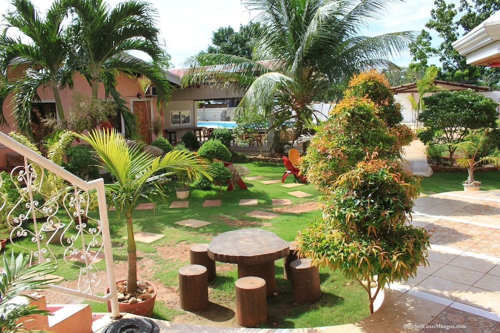 Coco Mango's Place 62/66