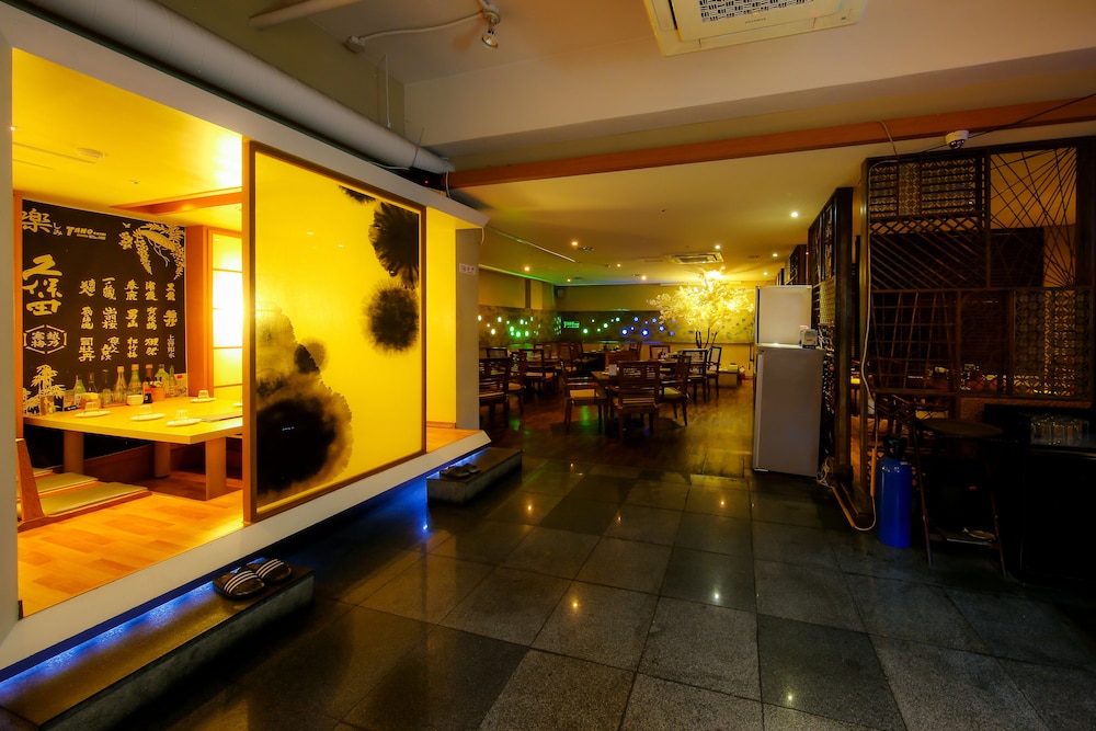 Hotel Food & Tour 7/50
