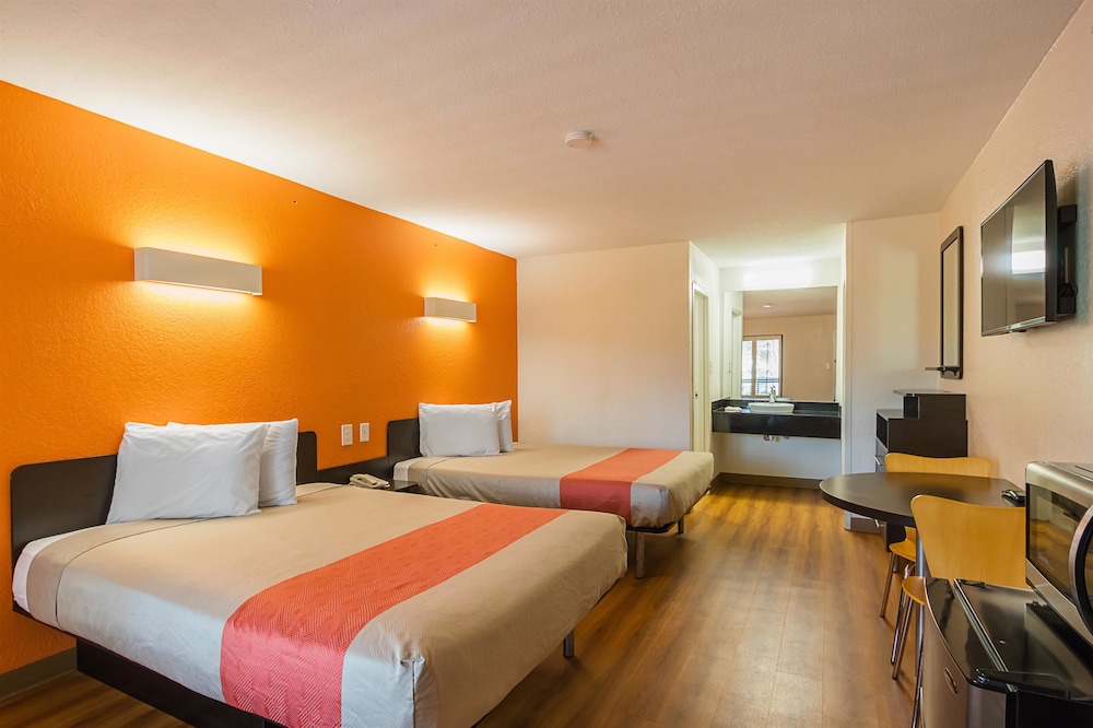 Motel6 Savannah, GA - Midtown 25/44